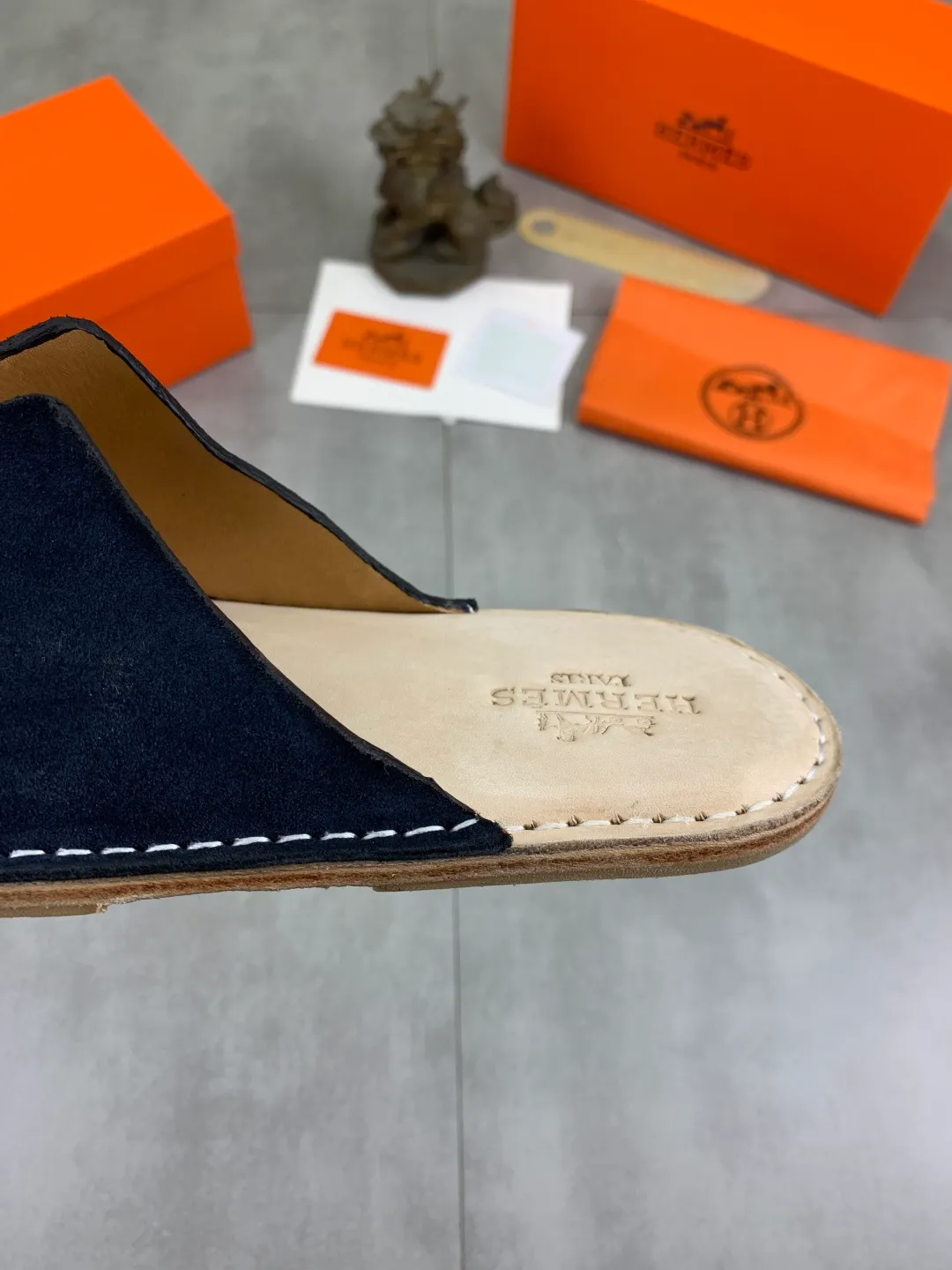 Men's men's shoes 💰P360 new model (genuine leather outsole series) new colors are coming simultaneously on the official website [HERMES] Hermès series: original development, original anatomy display, exclusive outsole [Material] Sole: original genuine leather sole with cow essence film 🌸. Fabric Original calfskin Lining: Imported cowhide, delicate and soft Code number: 38-44